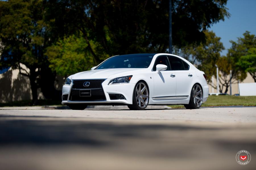  Lexus LS460 on Vossen Wheels (CG-207) 2017 года  (фото 5 из 35)